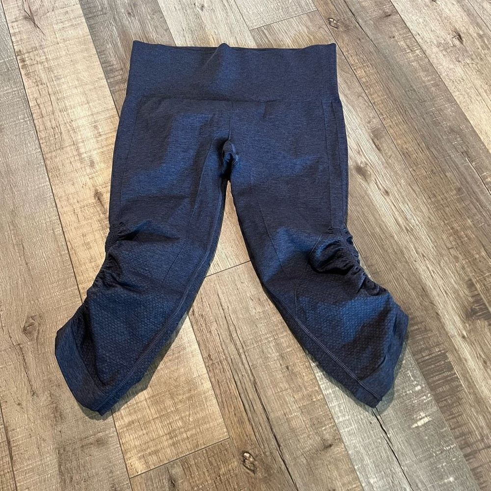 Lululemon In the Flow Crops Seamless Leggings 6
Heathered Deep Coal